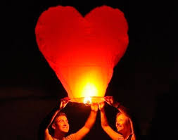 Maybe you would like to learn more about one of these? Farolillo Volador Con Forma De Corazon