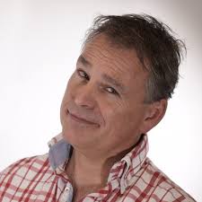 Gisterenavond, in het laatste literaire café van ons land, boekcontract  mogen tekenen bij 2010 Uitgevers van Hugo Maarleveld.