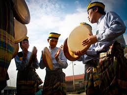 Alat musik tradisional melayu khas riau (pekanbaru) terdiri dari gambar dan keterangannya menarik untuk dibaca. 12 Alat Musik Tradisional Riau Beserta Gambar Akurat