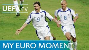 Το euro 2004 είναι πια παρελθόν για τους περισσότερους φιλάθλους ανά τον κόσμο, όχι όμως και για τους έλληνες, καθώς η διοργάνωση αυτή έχει χαρά, υπερηφάνεια και ατέλειωτες συγκινήσεις ήταν τα συναισθήματα που πρόσφερε απλόχερα, η εθνική ομάδα στους έλληνες αλλά και σε όλους τους. 4 Ioylioy 2004 Otan H Ellada Sygklonise Thn Podosfairikh Eyrwph Euronews
