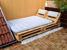 Sonnenliege Outdoor Bett Aus Aufbereiteten Europaletten Ecostylebyfantasyfactorywurzburg Palettenm Mobel Aus Paletten Palletten Mobel Holzpaletten Mobel