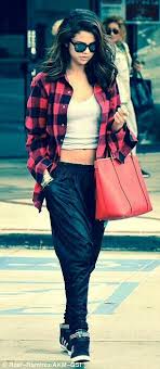 Lydia Collins Adli Kullanicinin Coisas Que Eu Gosto U U Panosundaki Pin Sportif Kiyafetler Kiyafet Clothes
