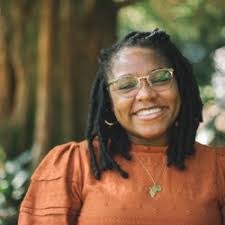 Andrea Moore's Instagram, Twitter & Facebook