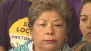 Postergan orden de deportación contra mujer hispana que demandó a ICE tras  haber solicitado una visa