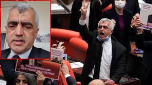Halkların demokratik partisi (hdp) kocaeli milletvekili ömer faruk gergerlioğlu'nun yargı kararı meclis genel kurulunda okunarak milletvekilliği düşürüldü. Milletvekilligi Dusurulen Hdp Li Omer Faruk Gergerlioglu Meclis Te Sabahladi Demokrasi Icin Nobetteyiz Haber Ws Son Dakika Guncel Egitim Spor Siyaset Haberleri