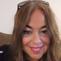 Beth Hoss's Instagram, Twitter & Facebook