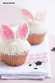 Tischdeko Zu Ostern Selber Machen Diy Eierbecher Servietten Und Papierblumen Nicest Things Desserts Ostern Cupcake Rezepte Herzhafte Kuchen