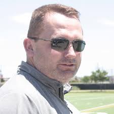 Self-made billionaire Mark Cuban says his daily routine revolves around his  laptop and phone, eight to 10 hours per day — starting as soon as he wakes  up.