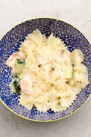 Nudeln Mit Zucchini Und Lachs Die Kleinen Feinschmecker Rezept Schnelle Abendessen Rezepte Abendessen Rezepte Nudeln Mit Lachs