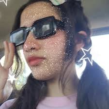 Hey hey! I'm zoe I'm from 🇨🇦🇲🇽 nice to meet you I like music of all  sorts and shows videogames and movies also I like to travel (when possible)  and fashion but