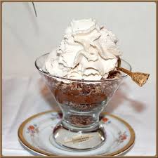 Mousse Au Chocolat Et Son Nuage De Chantilly Aux Marrons Et Sables Chocolat Vanille Mousse Au Chocolat Chocolat Vanille Verrine Chocolat