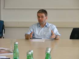 10) herbert kickl trinkt am liebsten wasser. Datei Herbert Kickl 01 Jpg Wikipedia