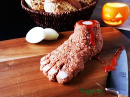 Veganer Mettfuss Fur Deinen Halloween Fruhstuckstisch Oder Deine Halloween Party Das Rezept Inklusive Anleitun Essenswitze Halloween Selber Machen Veganes Mett
