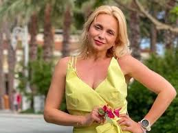 Украинская актриса лилия ребрик о дне рождении, секрете крепкого брака и любви к профессии. Lilya Slishkom Mama Dorogaya Rebrik Pozirovala V Kupalnike S Vyrezami V Zone Bikini Bulvar Shoubiz