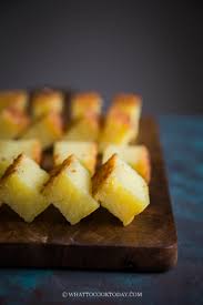 This cassava cake enticed me with its unusual circular shape, and it's gorgeous caramelized top. Kuih Bingka Ubi Kayu Baked Cassava Tapioca Cake Egg Or Eggless Version