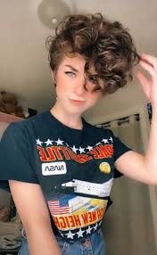 Androgynous haircuts are popular among those who proclaim gender fluidity. Dakota Roselyn Andre In 2020 Edgy Hair Androgynous Hair Girls Short Haircuts