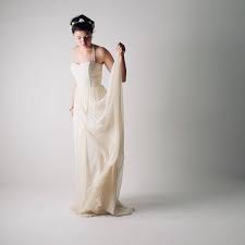 Un pullover non è più solo un indumento adatto per l'inverno: Abito Da Sposa In Canapa E Seta Tilia Larimeloom