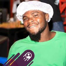 DEPUIS MON ENFANCE J'AI ENTENDU PARLER DE R9, J'AI EU LA PETITE CHANCE DE  LE VOIR JOUER QUELQUE FOIS, MAIS TOUTES LES LÉGENDE DU FOOT RECONNAISSENT  QUE R9 EST NUMÉRO 1 DE