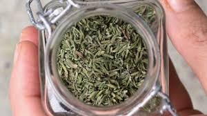 Add to favorites dry thyme thyme dried kitchen decor herb aromatic forest bouquet forest medicative herb flowers herbal tea rustic decor. How To Dry Thyme 3 Methods Alphafoodie