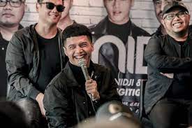 Minggu, 03 februari 2019 setelah 17 tahun berkarya, ini sosok yang gantikan giring sebagai vokalis baru dari nidji. Giring Berpolitik Nidji Kabarkan Vokalis Baru Lifestyle Bisnis Com