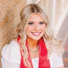 Elizabeth Deford's Instagram, Twitter & Facebook