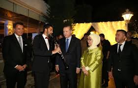 Gökhan töre esra bilgiç aşkı kameralara yakalandı. Esra Bilgic Ve Gokhan Tore Nin Dugununde Serkan Cagri Dan Erdogan A Ozel Konser Haberler Magazin Haberler Com