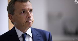 Alpha détient alors 65% des 83,3% détenus par pierre fabre, et alain weill 35%. Alain Weill Repond Aux Accusations D Evasion Fiscale Du Groupe Nextradiotv Apres Un Reportage Du Media Puremedias