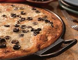Pesto And Black Olive Pizza Need To Try This Recipes Olive Pizza Pizza Recipes Easy