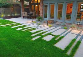 Watch as this old house host kevin o'connor and roger cook, landscape contractor, build and install a new walkway with concrete pavers. Modern Concrete Paver Walkway Ideas Modern Landscaping Front Yard Concrete Pavers Walkway Modern Landscaping