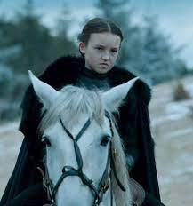 Des caractéristiques qui donnent un mélange bien particulier entre archétypes médiévaux et empowerment féminin et qui donne corps à ces personnages. Game Of Thrones La Guerre Des Femmes Madame Figaro
