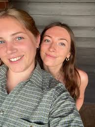 Trading Disney character cards Anna and Mufasa in Australia