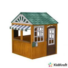 La casetta per bambini è completa di porta d'entrata con la sua chiave personale e due finestre. Casette Per Bambini Toys Center