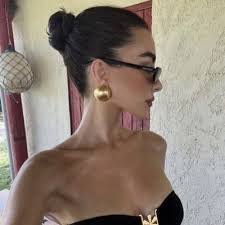 Ashley Arment's Instagram, Twitter & Facebook