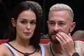 Ex-BBBs Larissa e Fred Bruno oficializam término do namoro: "Muito  respeito"