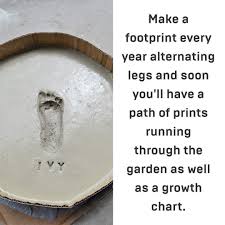 Makes a comical addition to your walkway or garden. Kitchen Fun With My 3 Sons Brilliant Source Https Makingthingsisawesome Com Stepping Stones Diy Cement Molds Facebook