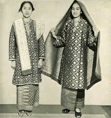 4 baju melayu potongan cekak musang terkenal di kawasan tengah dan utara malaysia. Vintage Palembang Songket And Baju Kurung Pakaian Tradisional Pakaian Baju Kurung