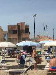 Non bisogna venire solo per l'acqua cristallina, solo per la macchia mediterranea o solo per il rosso del corbezzolo: Hotel Lilly Reviews Marotta Italy Tripadvisor