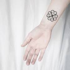 Dealing with posters, prints, and frames can be a hassle. Linework Four Leaf Clover Tattoo Tattoogrid Net