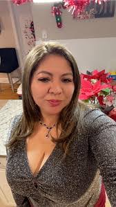 Rochelle Lynch's Instagram, Twitter & Facebook