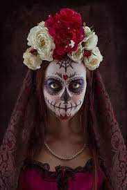 Optez pour un déguisement gothique coloré comme les déguisements fête des morts mexicaine. Projet Face Painting Fete Des Morts Mexicaine La Fete Des Morts Masque Mexicain Maquillage Halloween
