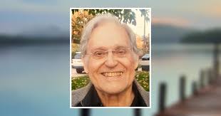 Kelly Juneau's Instagram, Twitter & Facebook