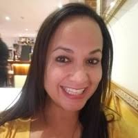 100+ perfiles de «Cora»