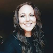 Dani Pratt's Instagram, Twitter & Facebook