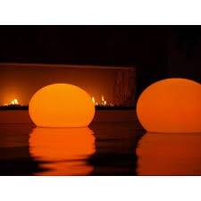 Boule Lumineuse Pour Un Jardin Au Style Contemporain Eclairage De Jardin