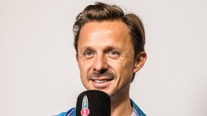 He chose his pseudonym as an homage to the french actress solveig dommartin. Tomorrowland 2018 Martin Solveig En Interview Youtube