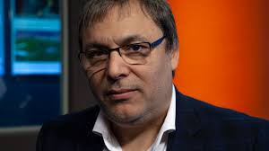 Gabriel Rolón, íntimo: cambio de década, recuerdos de la infancia y el amor  maduro que alegra sus días