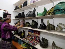 Tanjak helang menyusur langit, cantik di pakai, harga mampu milik tanah melayu kembali bertanjak. Pakai Tanjak Ikut Adab Pantang Larang Bukan Sekadar Trend
