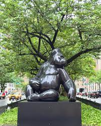 FRAGILE GIANTS have taken over Park Avenue 🐻🦍 The “Fragile Giants”  exhibition of nine monumental animal sculptures by Michel Bassompierre are  now on display along Park Avenue (between 34th and 38th Streets)