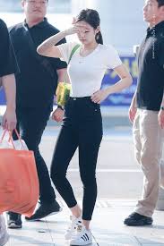 A list of all 22 outfits blackpink's jennie wore in her solo music video. Blackpink Jennie Casual Outfits Blackpink Reborn 2020