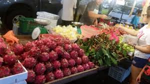 If you can't stand walking among a sea of people and would prefer a smaller crowd, this is the night market for you. Setia Pasar Malam Fruits ã‚·ãƒ£ ã‚¢ãƒ©ãƒ  Setia Alam Night Marketã®å†™çœŸ ãƒˆãƒªãƒƒãƒ—ã‚¢ãƒ‰ãƒã‚¤ã‚¶ãƒ¼